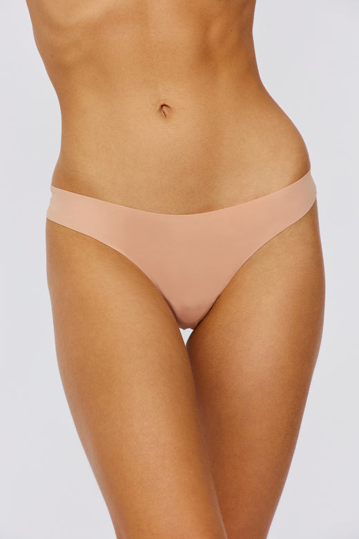 UNDERCOVER Style Helpers Seamless High Cut Thong Latte 3 Pack
