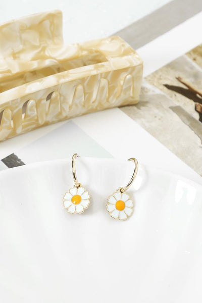 Pick The Daisies Earrings White | Hello Molly USA