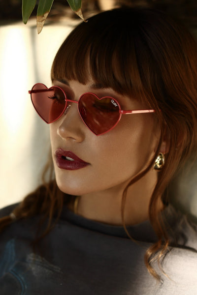 QUAY Heartbreaker Sunglasses Red/Red